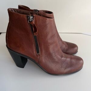 Ecco Zip Walnut Brown Block Heels Round Toe Leather Ankle Boots Size 41(10-10.5)